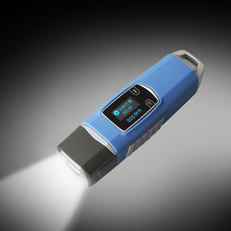 WM-5000V4 RFID guard tour reader built-in flashlight in use