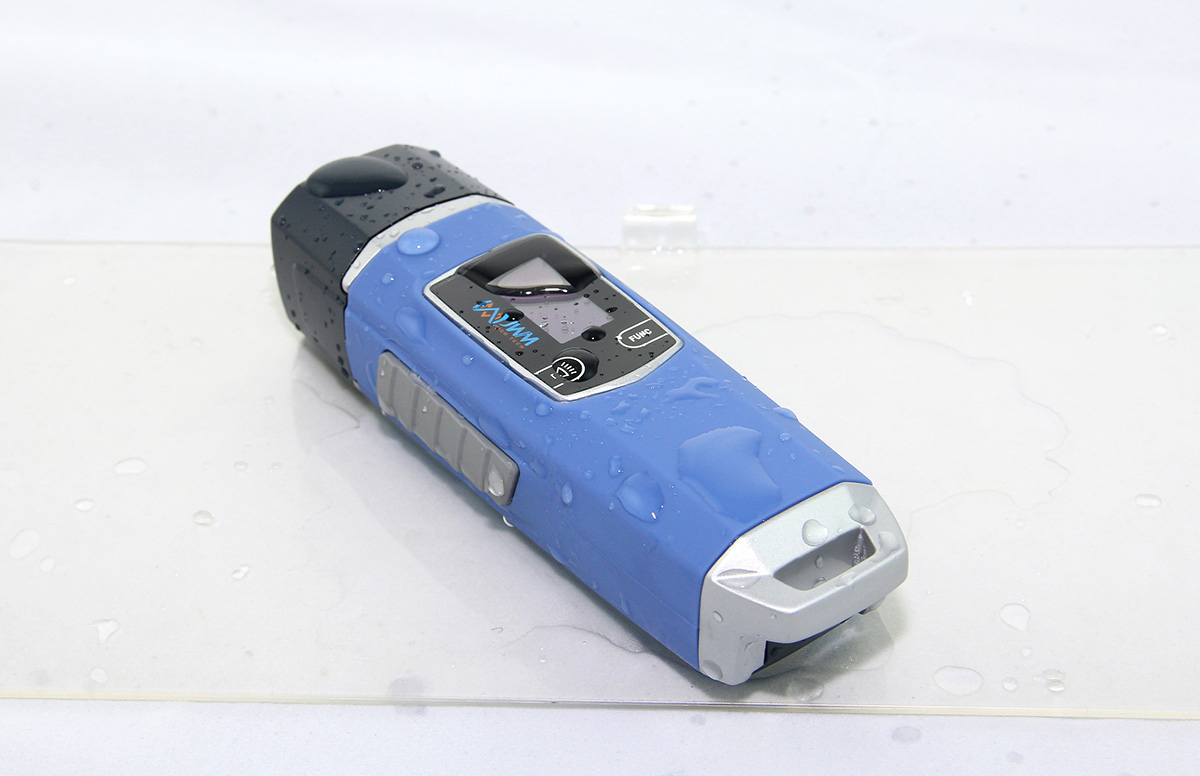 WM-5000V4 RFID guard tour reader reading a checkpoint button underwater